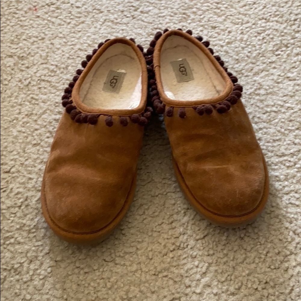 Ugg ladies pompom slipper size 8